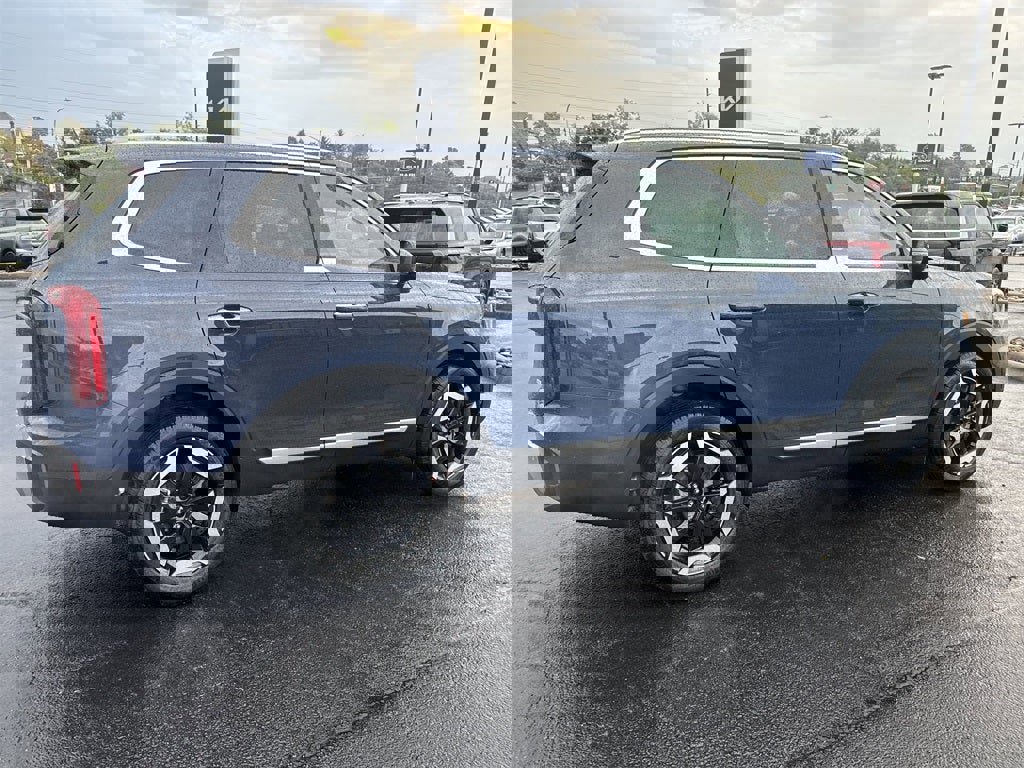 New 2025 Kia Telluride S image 4