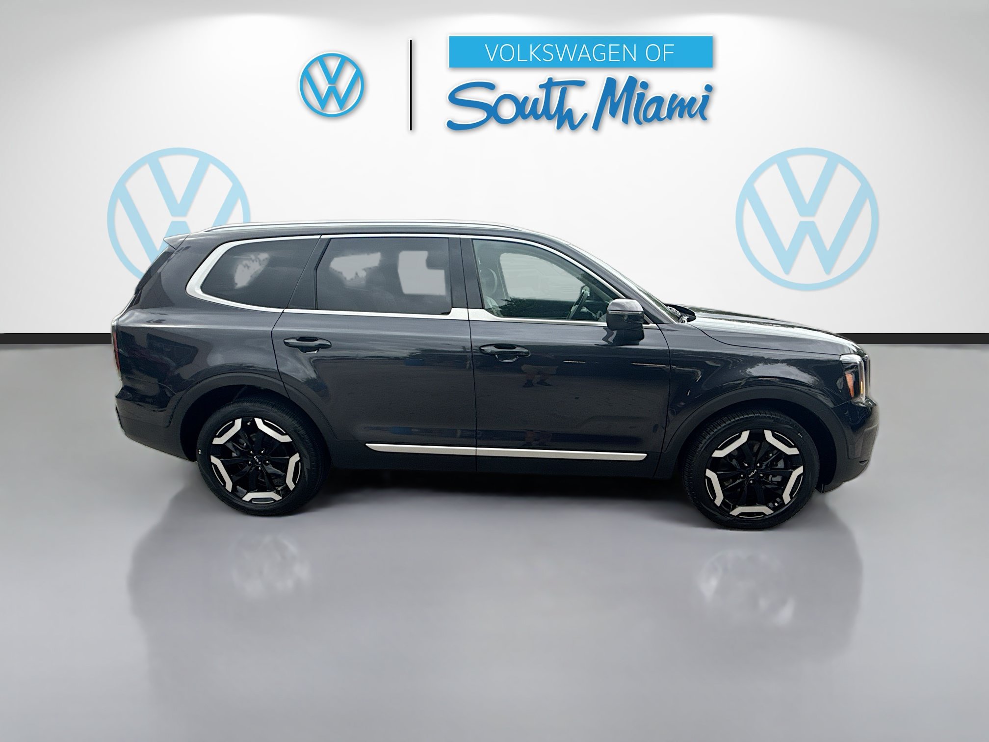 Used 2025 Kia Telluride EX w/ EX Captain's Chair Package FWD image 8