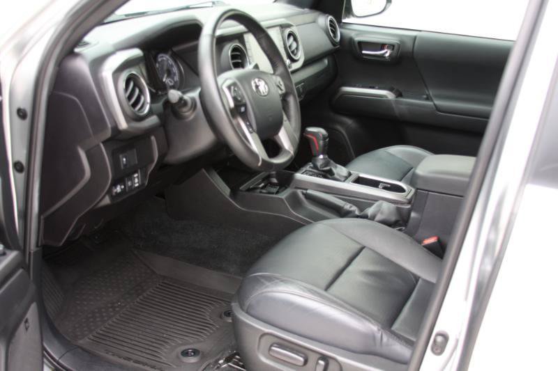 Used 2023 Toyota Tacoma TRD Off-Road w/ TRD Premium Off Road Package AWD/4WD image 29