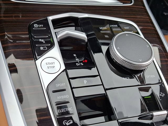 Certified 2025 BMW X5 xDrive50e w/ Premium Package image 17