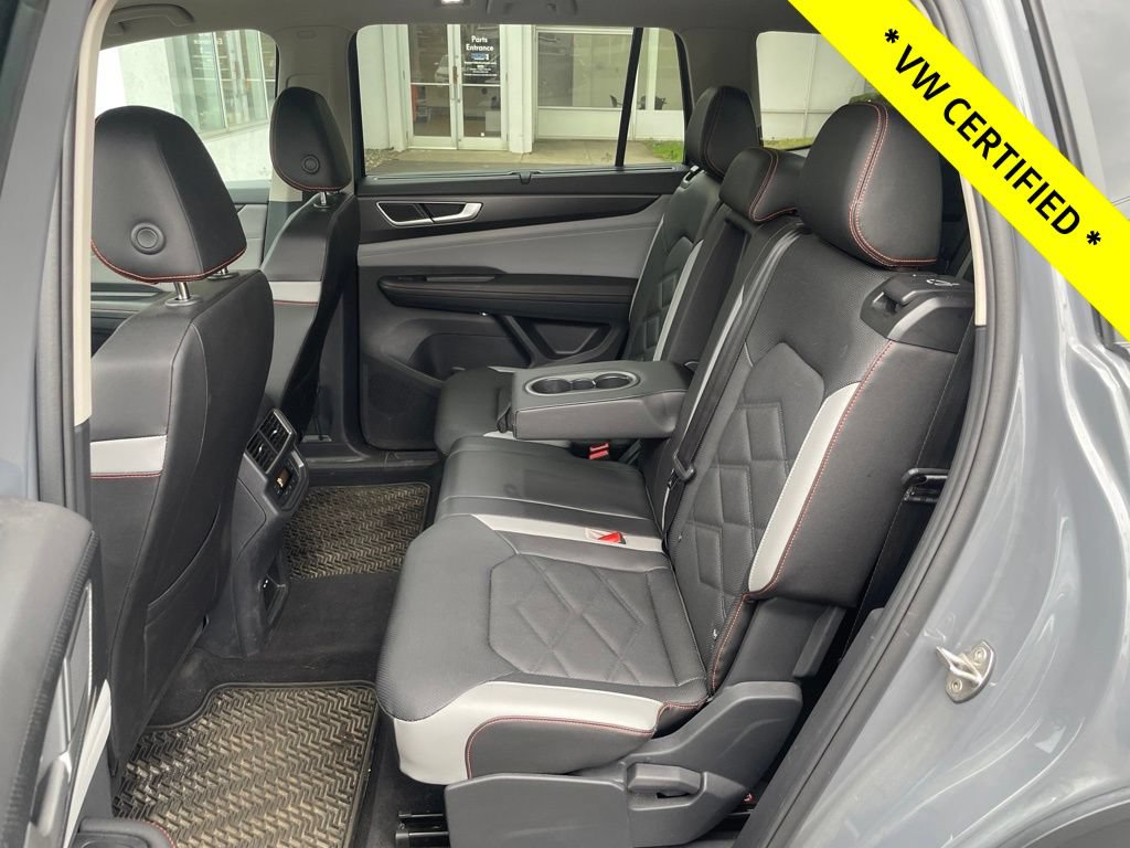 Certified 2025 Volkswagen Atlas Peak Edition SE AWD/4WD image 18