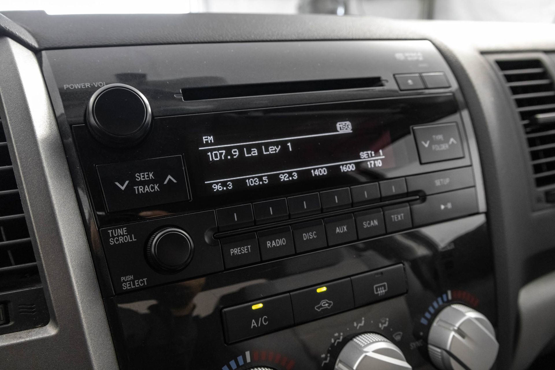 Used 2011 Toyota Tundra 4x4 CrewMax w/ SR5 Pkg image 28