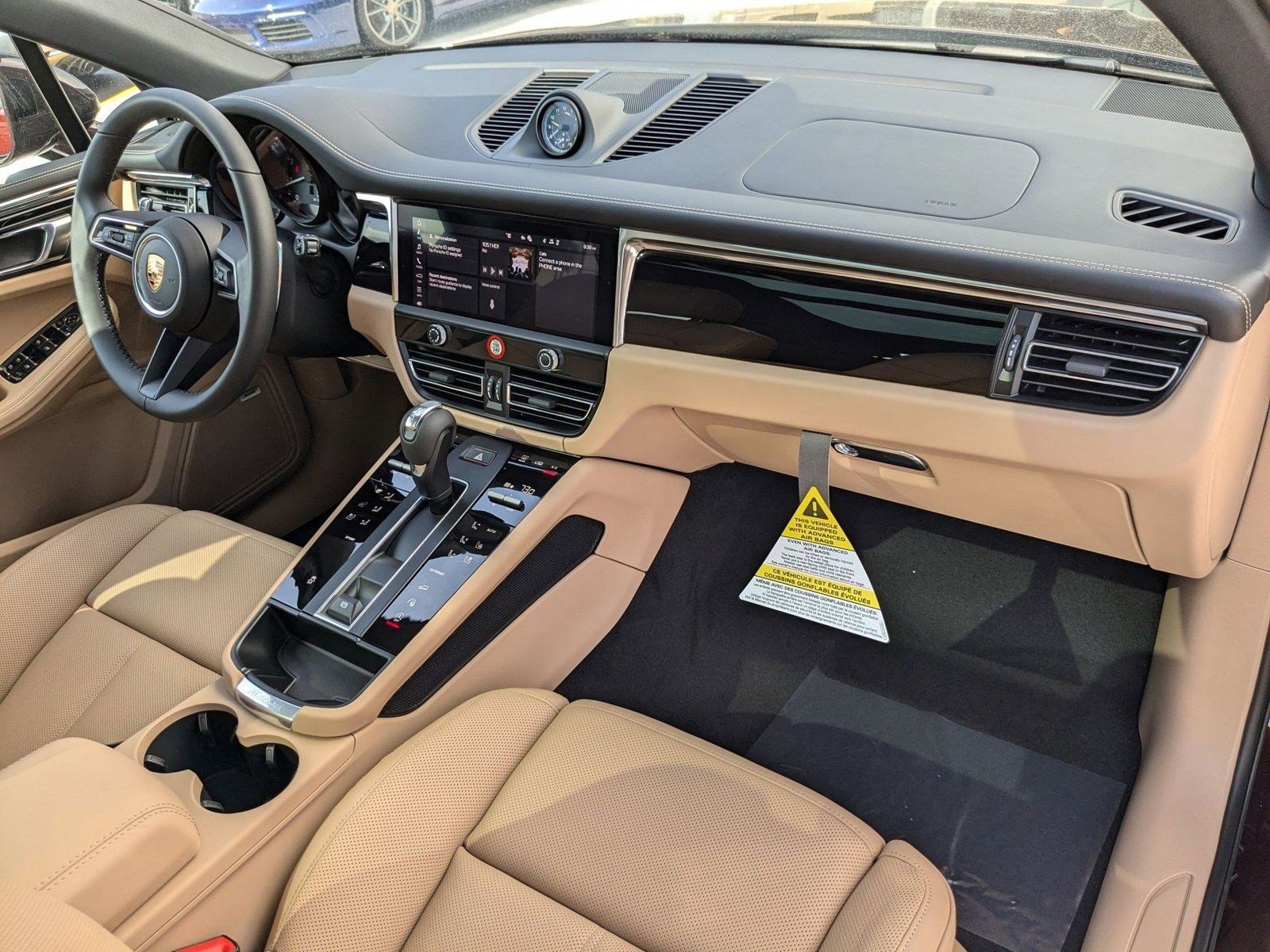 Certified 2025 Porsche Macan image 27