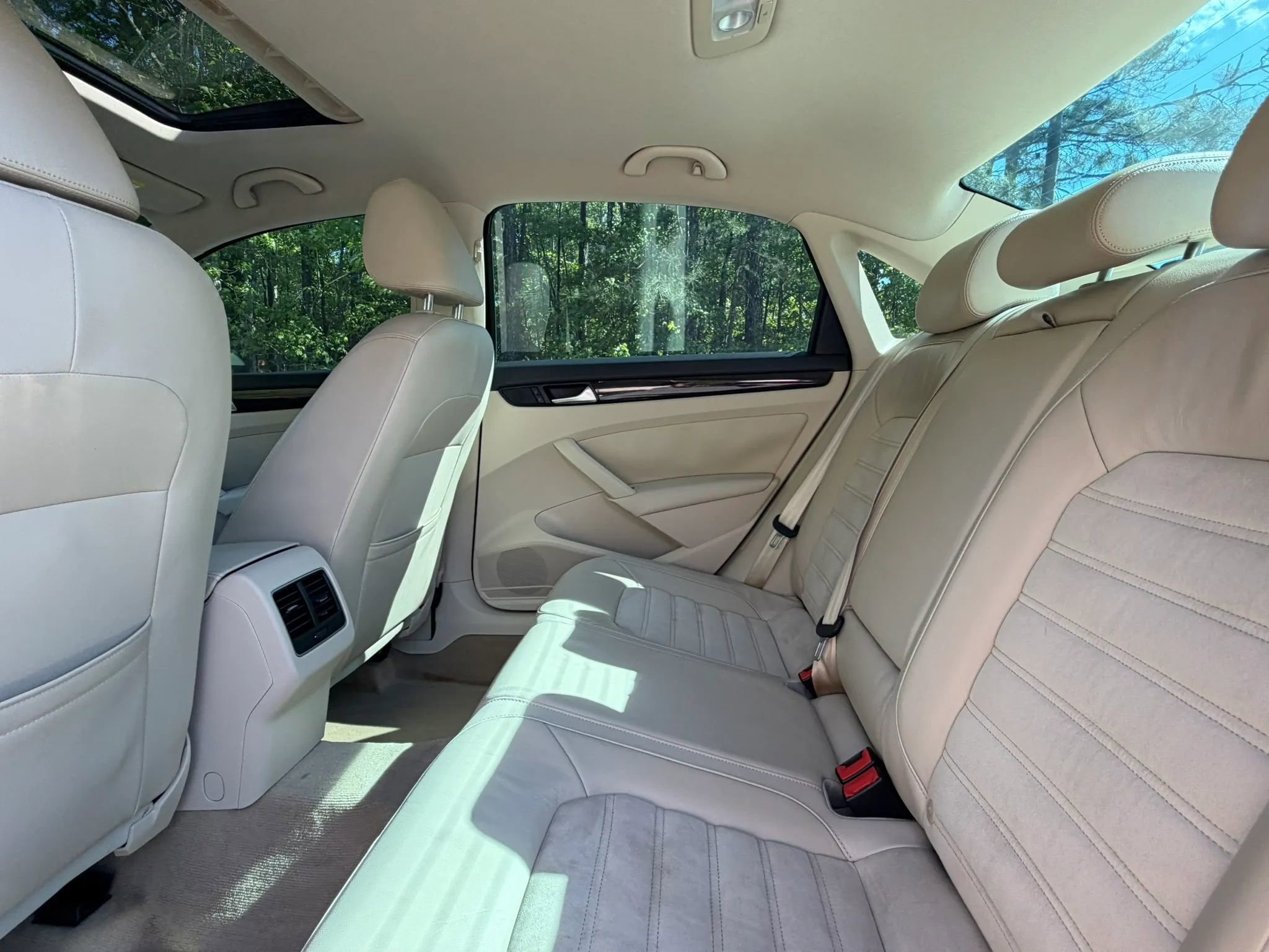 Used 2014 Volkswagen Passat TDI SEL Premium FWD image 18