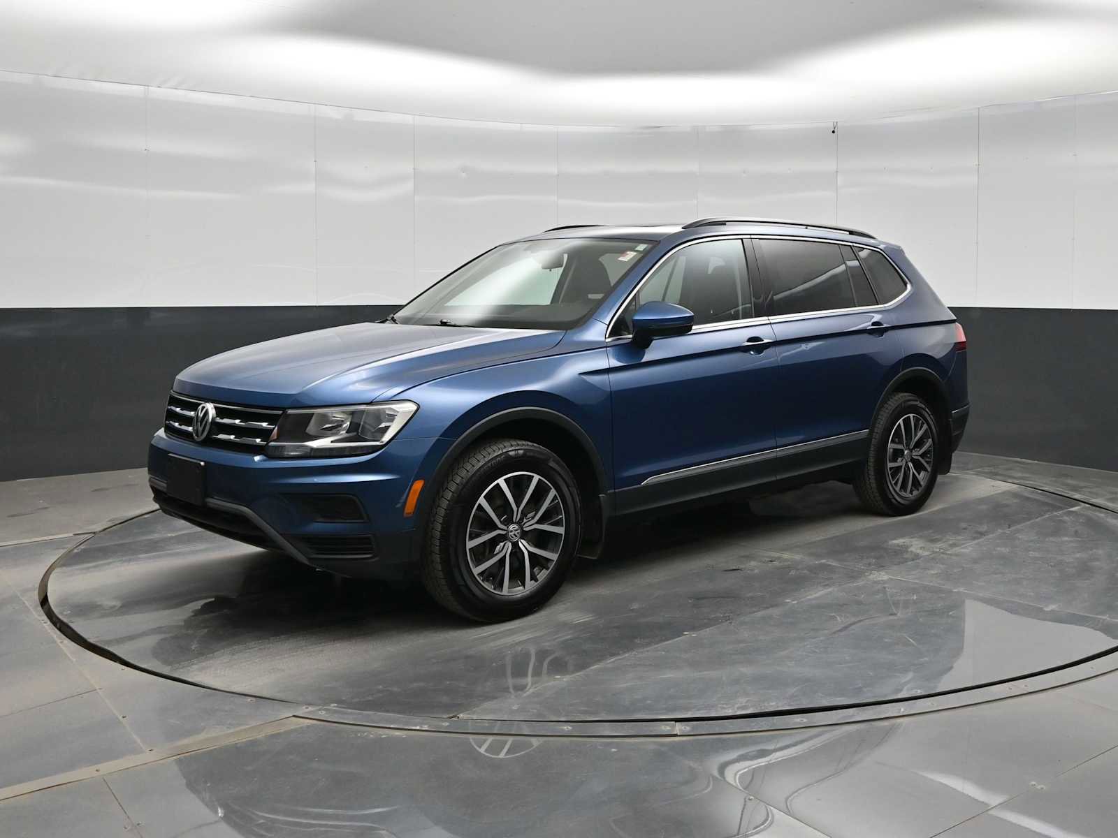 Used 2018 Volkswagen Tiguan SE AWD/4WD image 4