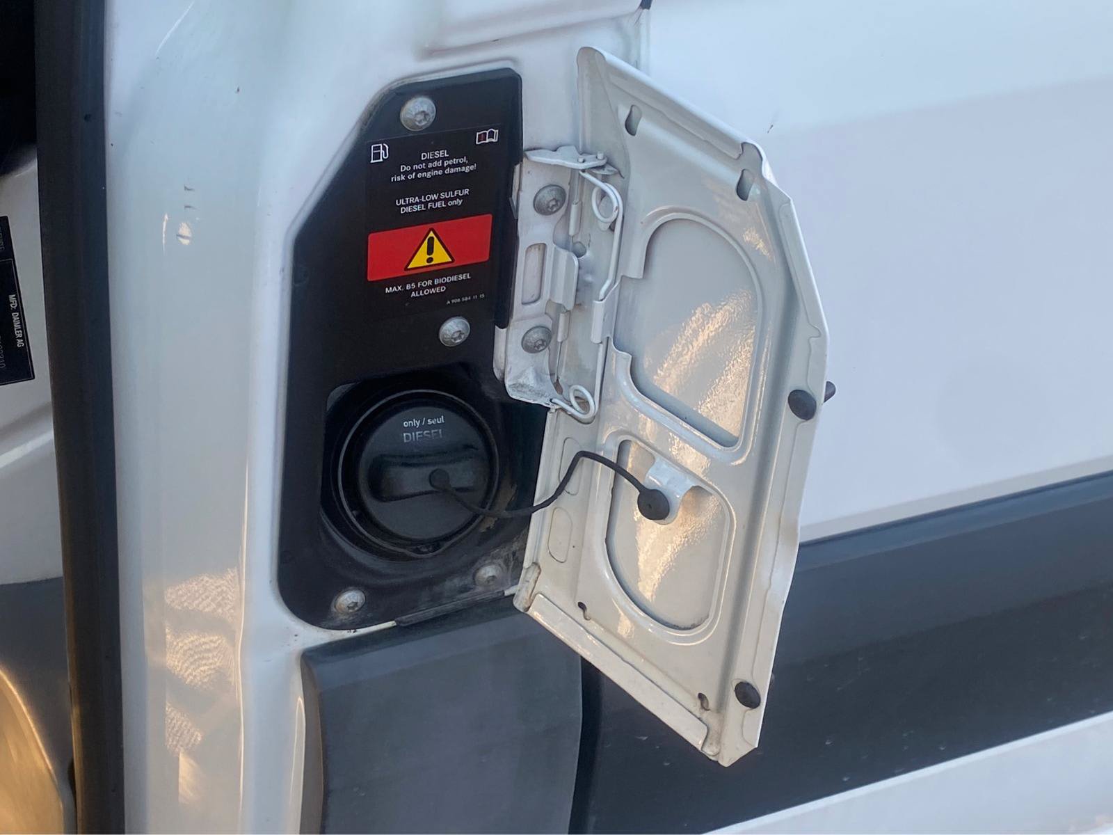 Used 2015 Freightliner Sprinter 2500 RWD image 11