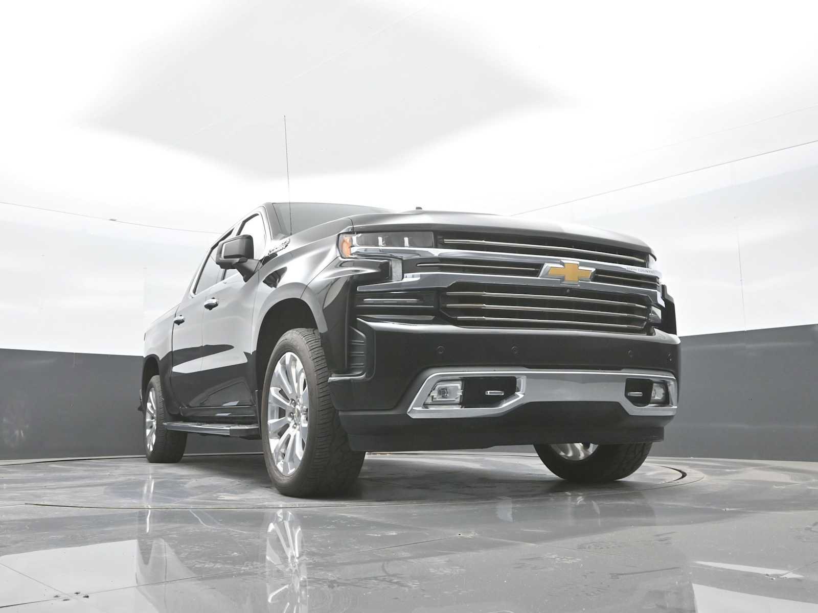 Used 2021 Chevrolet Silverado 1500 High Country w/ Technology Package AWD/4WD image 33