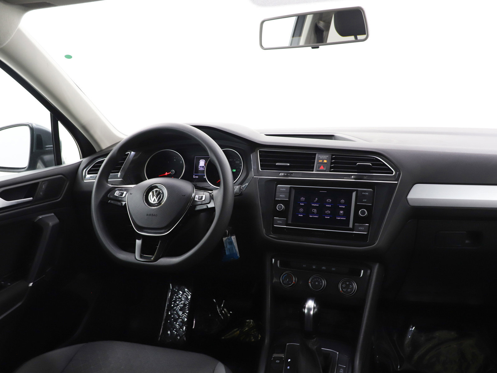 Used 2020 Volkswagen Tiguan S image 14