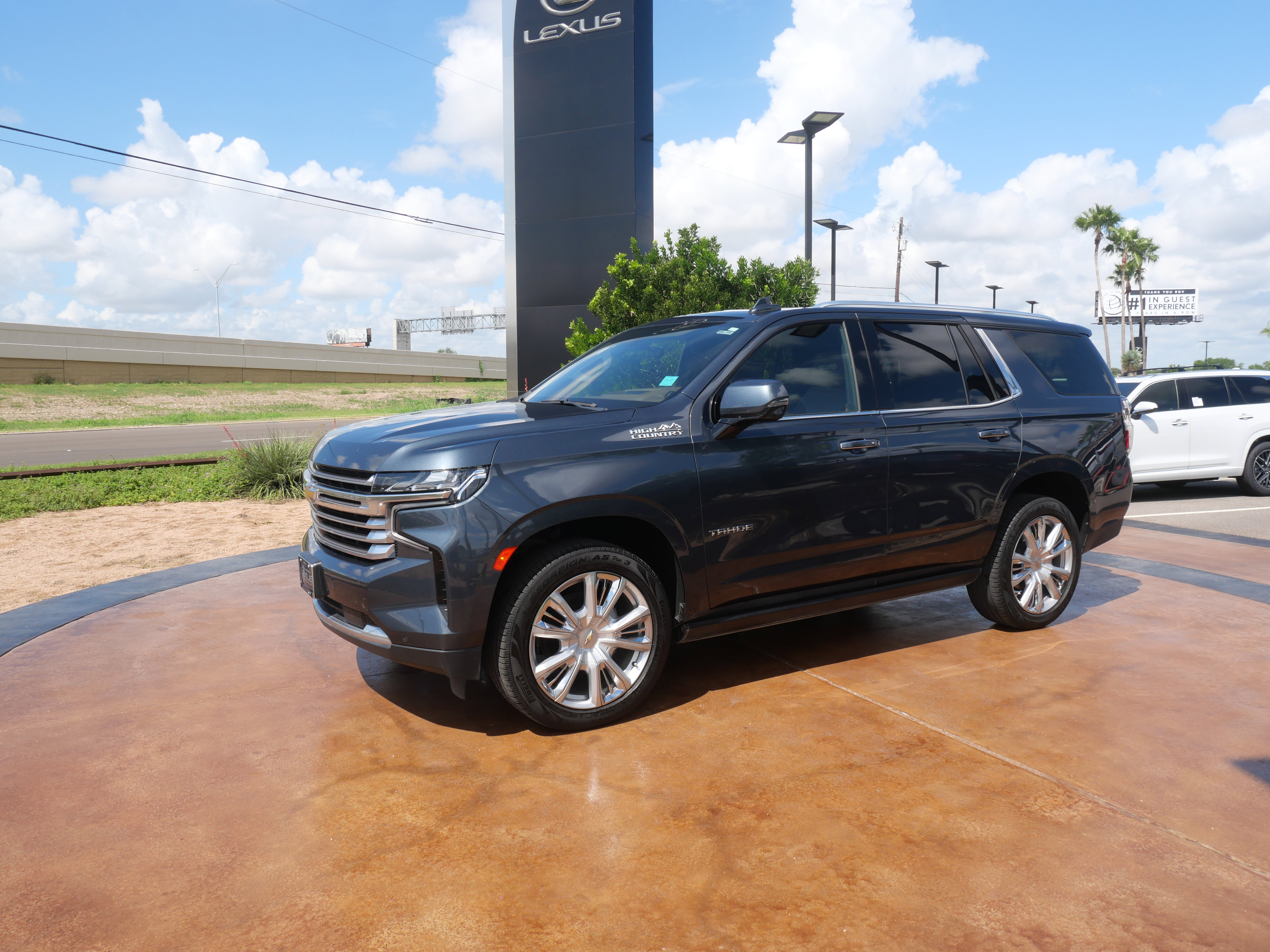 Used 2021 Chevrolet Tahoe High Country w/ Premium Package image 5