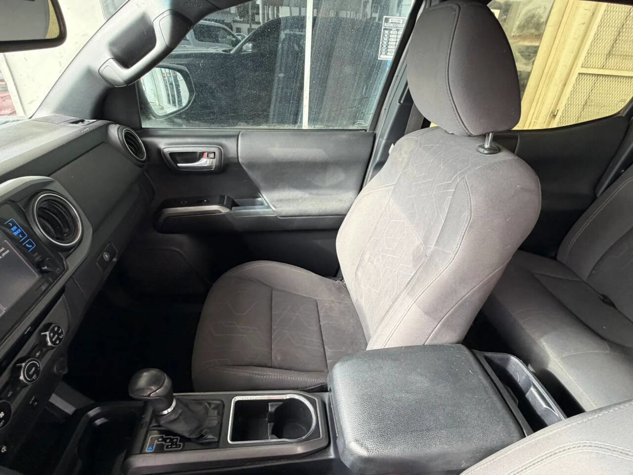 Used 2017 Toyota Tacoma TRD Sport w/ Tow Package (A/T) image 7