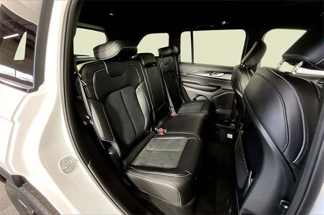 New 2025 Jeep Grand Cherokee Altitude image 10