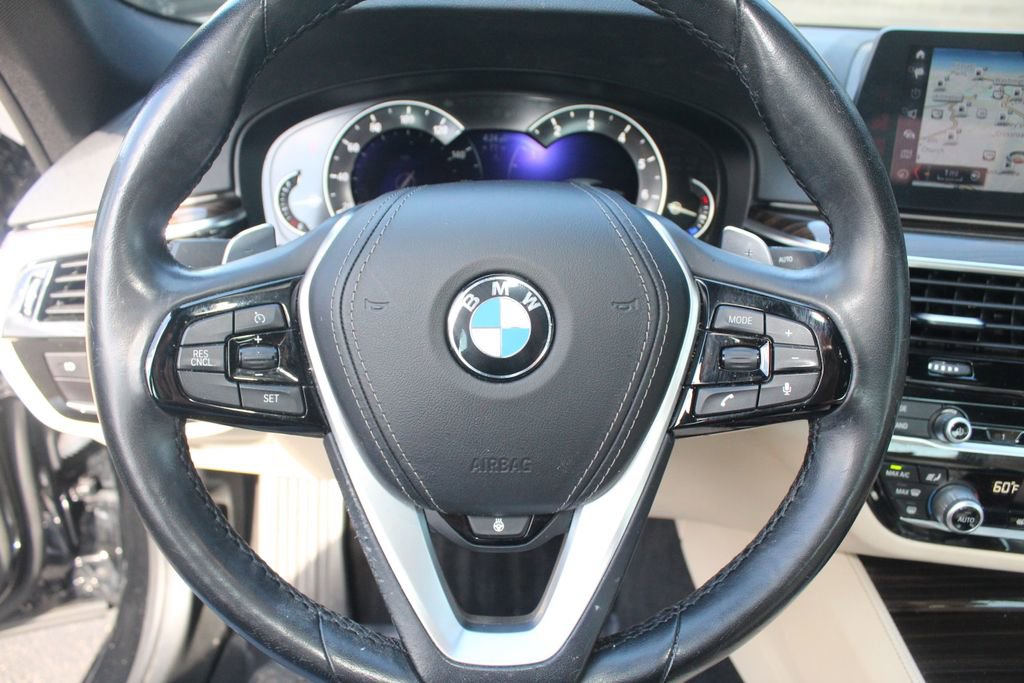 Used 2018 BMW 530i xDrive w/ Premium Package AWD/4WD image 16