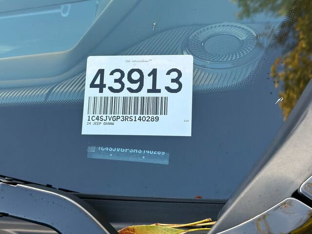 Used 2024 Jeep Grand Wagoneer Series III w/ Rear Seat Video Group 1 image 4