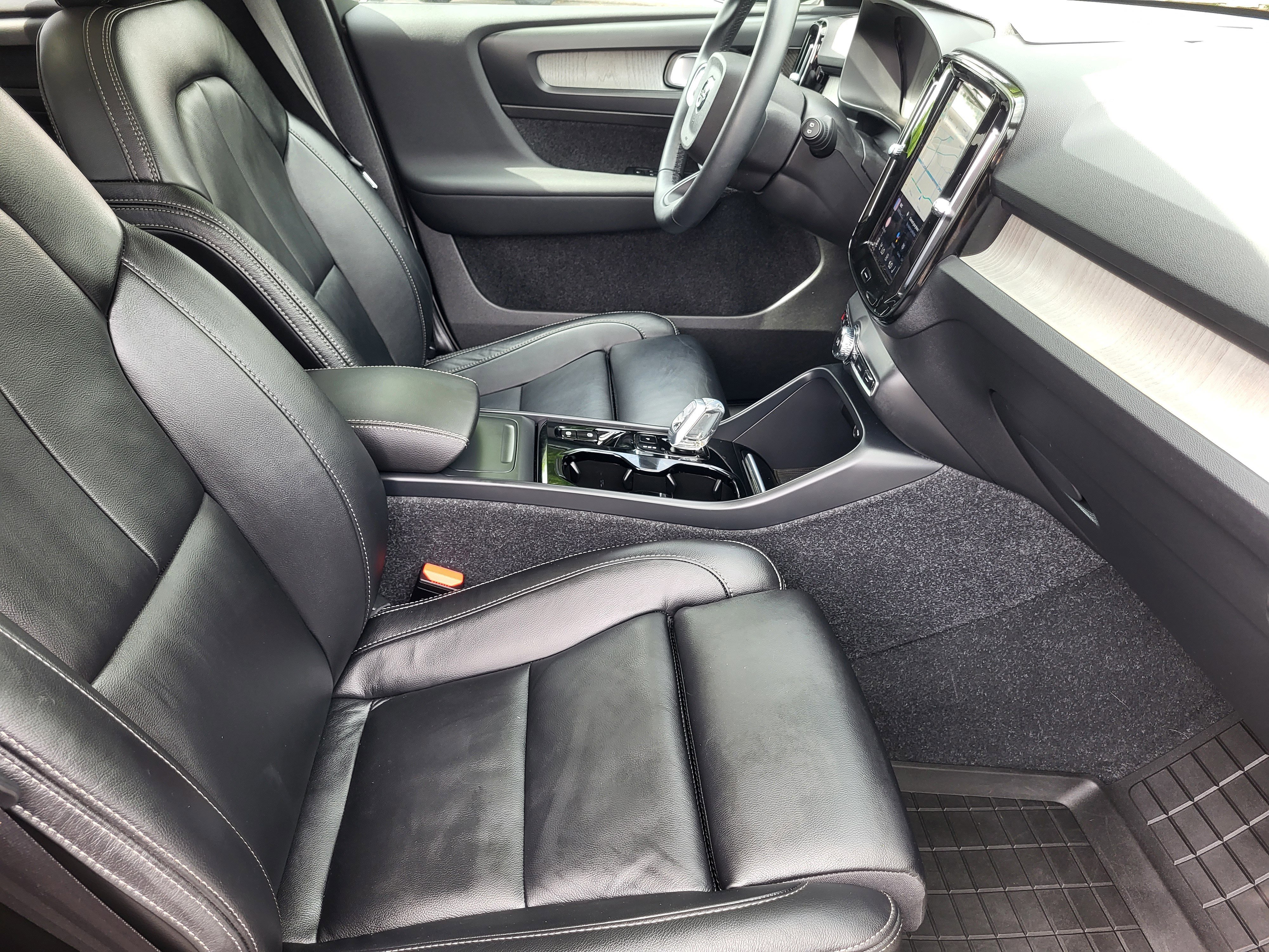 Certified 2023 Volvo XC40 B5 Plus w/ Driver Assist Package AWD/4WD image 11