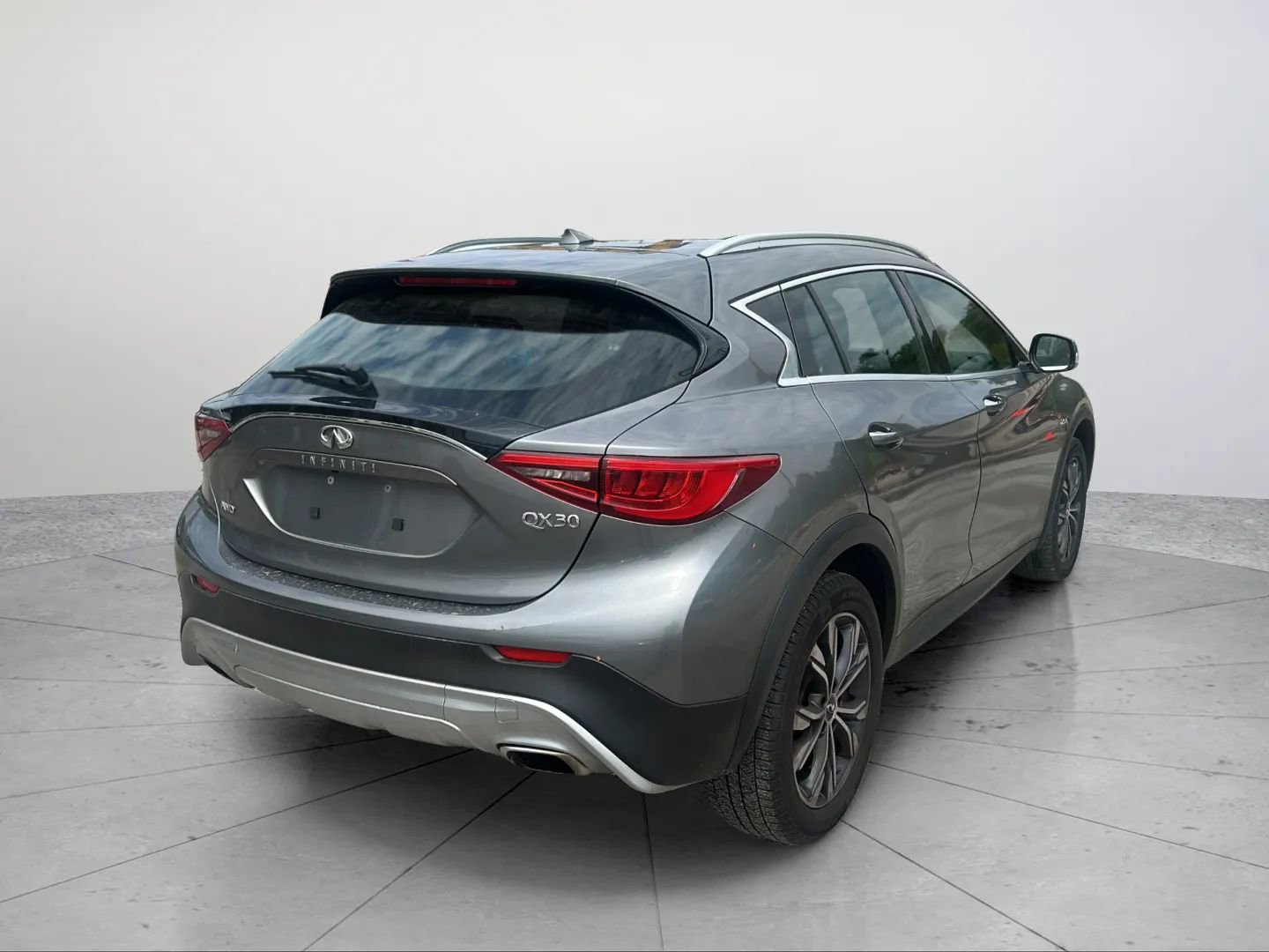 Used 2018 INFINITI QX30 Premium w/ Cargo Package AWD/4WD image 10