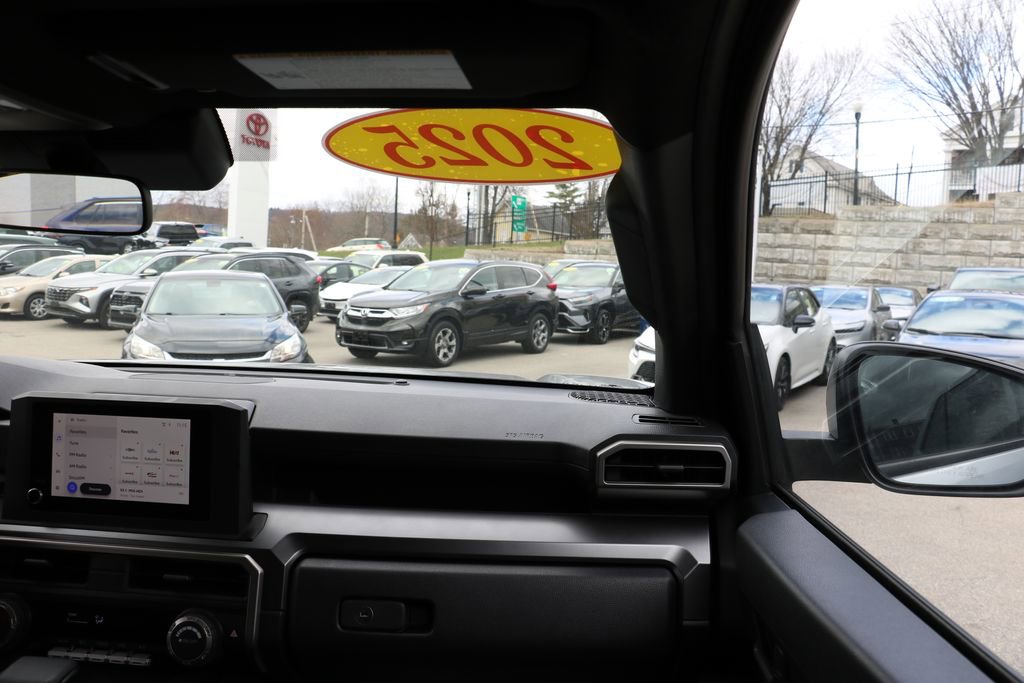 Used 2025 Toyota 4Runner SR5 AWD/4WD image 26