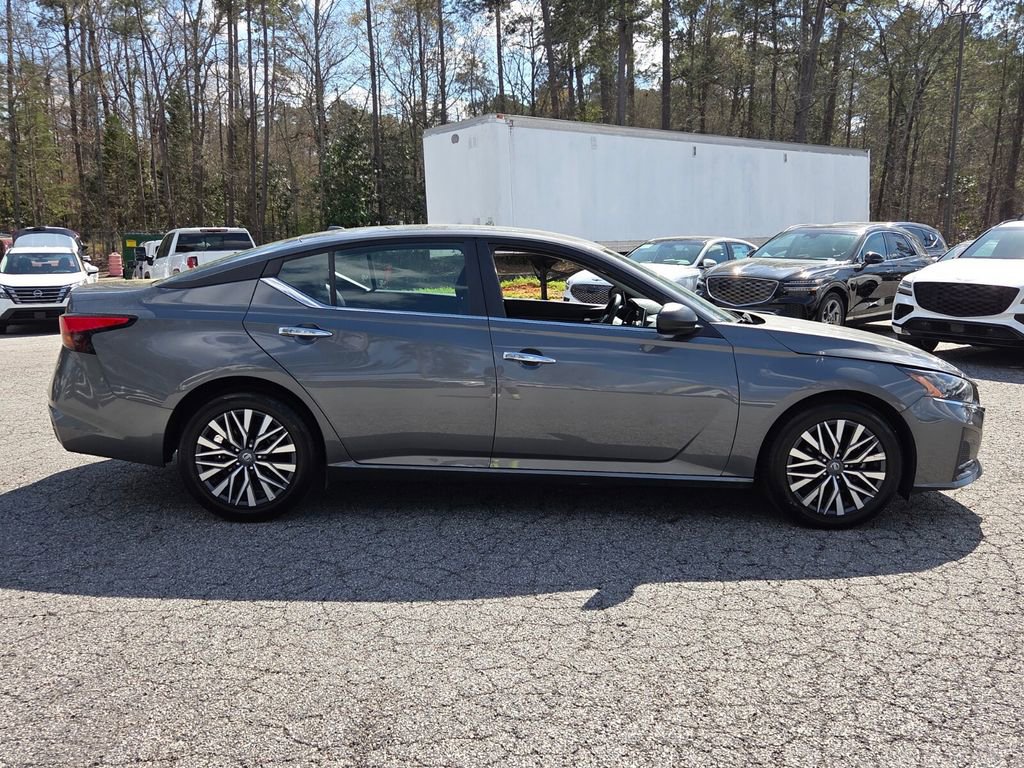Used 2025 Nissan Altima 2.5 SV image 13