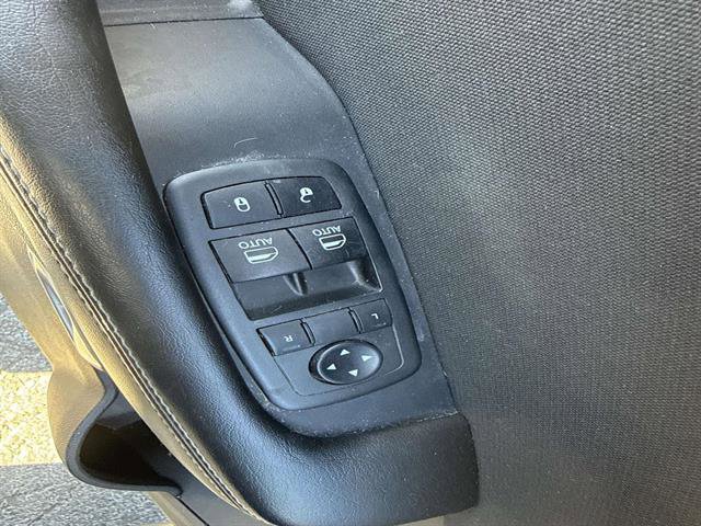 Used 2021 Dodge Challenger R/T w/ Blacktop Package image 9