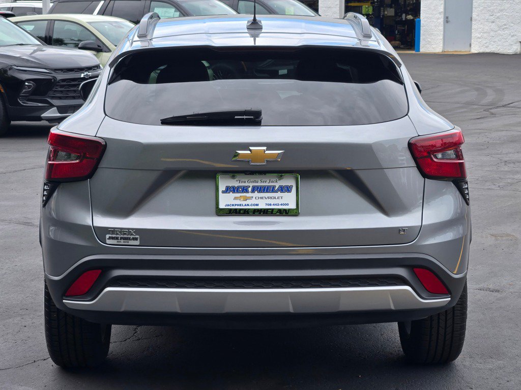 Certified 2025 Chevrolet Trax LT FWD image 12