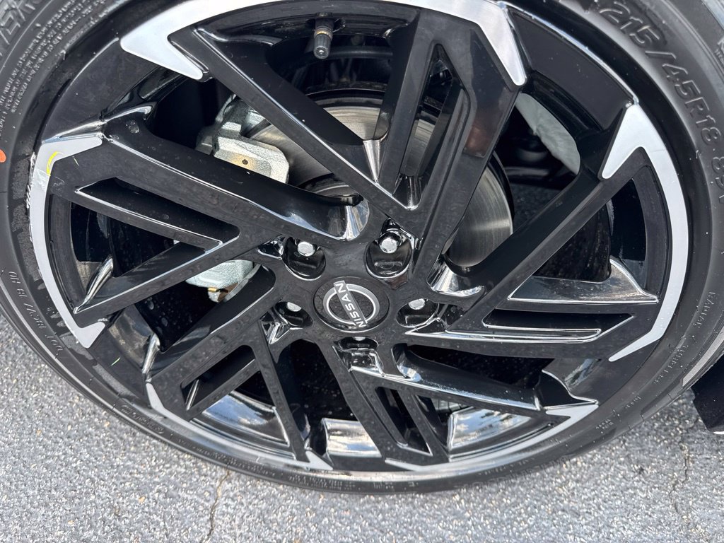 New 2026 Nissan Sentra SR w/ SR Premium Package FWD image 9