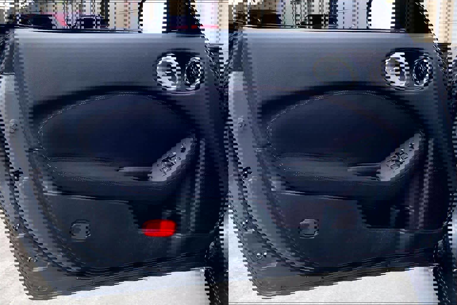 Used 2016 Nissan 370Z w/ Sport Package image 18