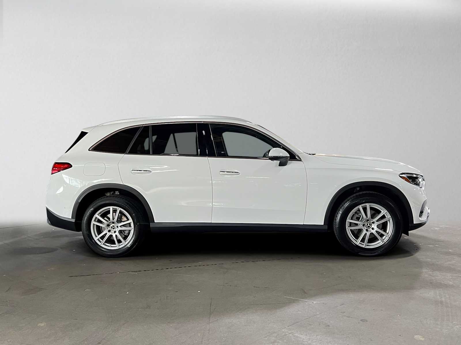 Used 2026 Mercedes-Benz GLC 300 4MATIC image 2