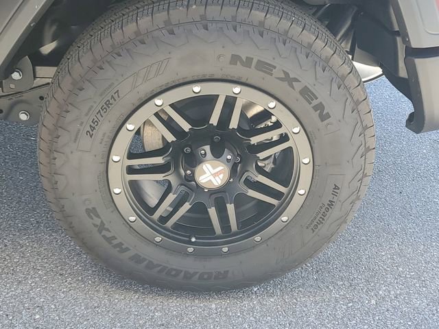 Used 2025 Jeep Wrangler Sport image 29