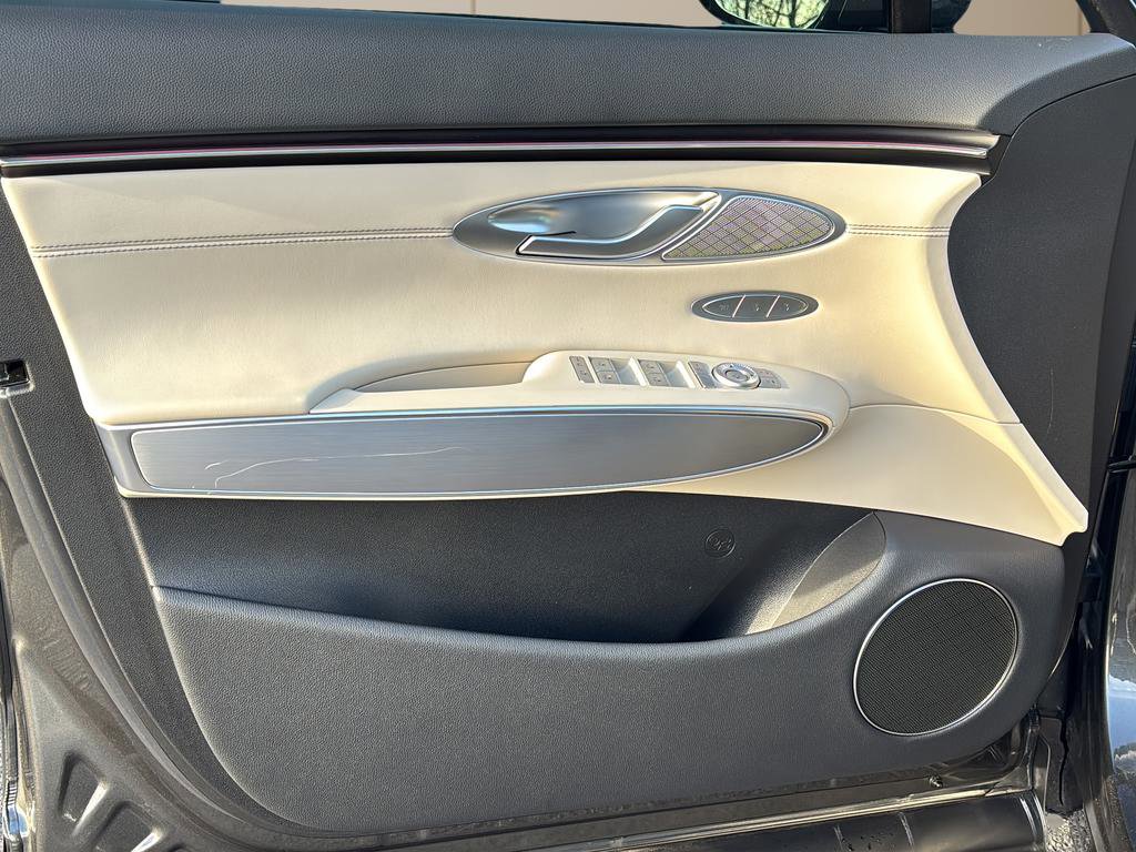 Used 2026 Genesis GV70 2.5T Select image 16