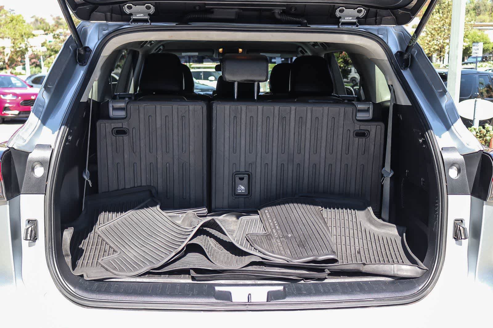 Used 2021 Toyota Highlander L FWD image 25