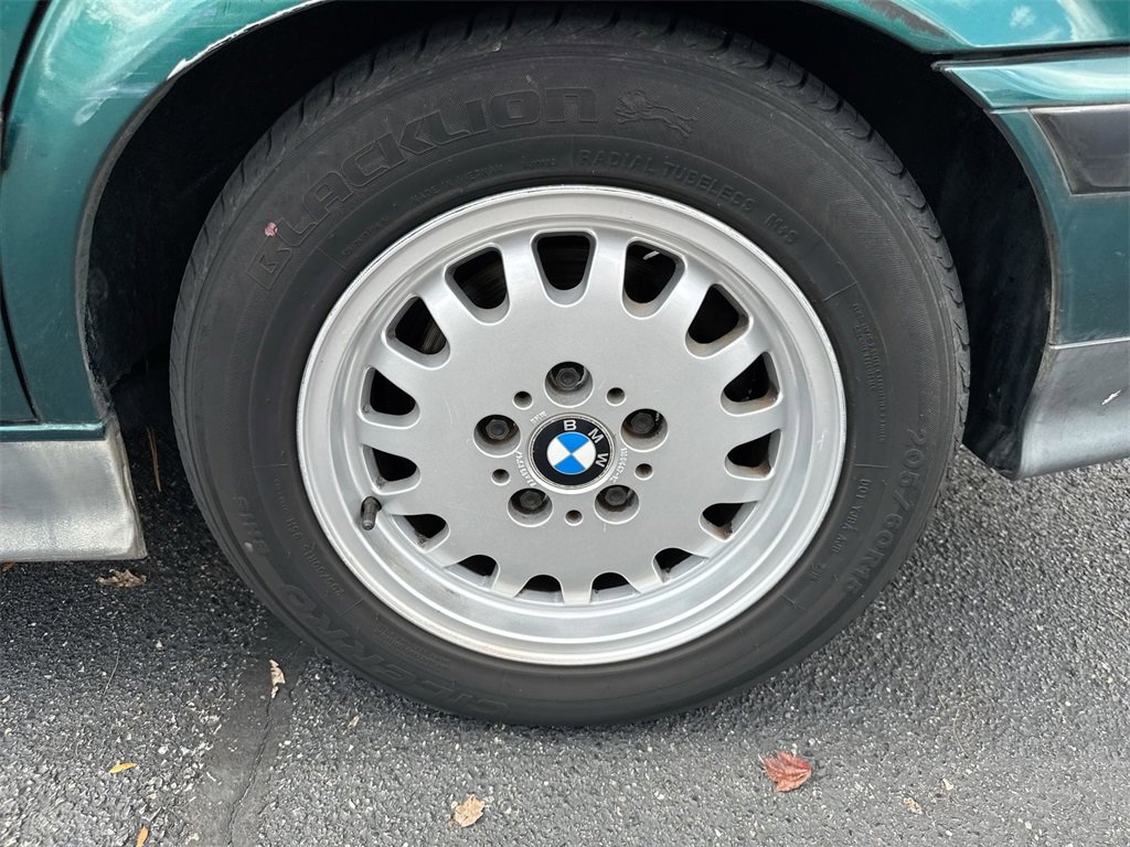 Used 1993 BMW 325i Sedan image 25