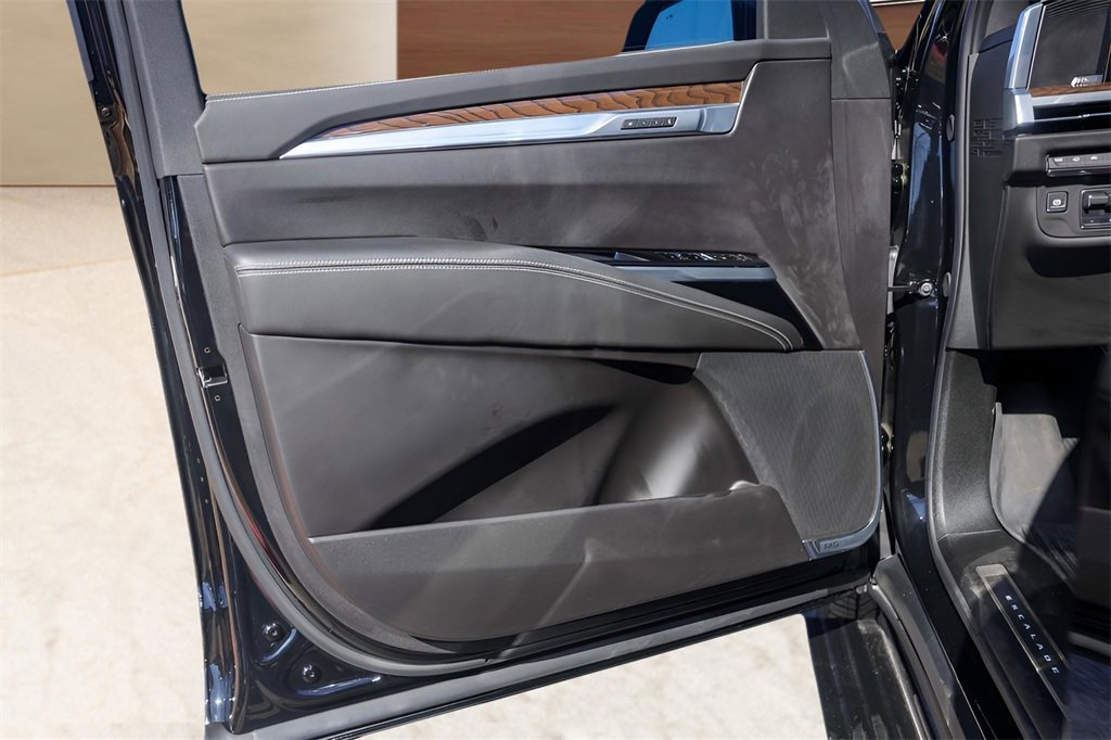 Certified 2025 Cadillac Escalade Sport Platinum w/ LPO, ONYX Package image 23