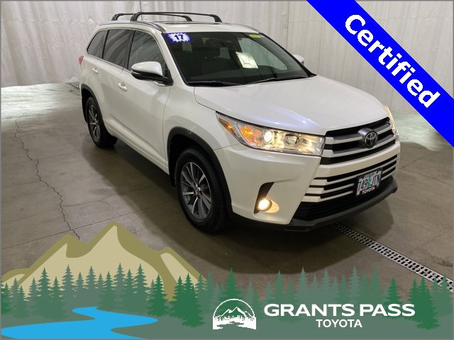 Certified 2017 Toyota Highlander XLE image 1