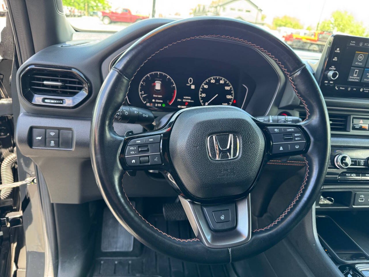 Used 2025 Honda Pilot TrailSport image 17