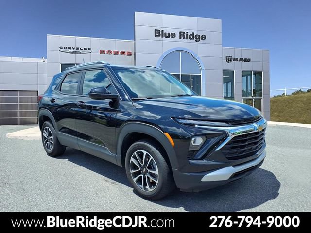 Used 2025 Chevrolet TrailBlazer LT AWD/4WD image 1