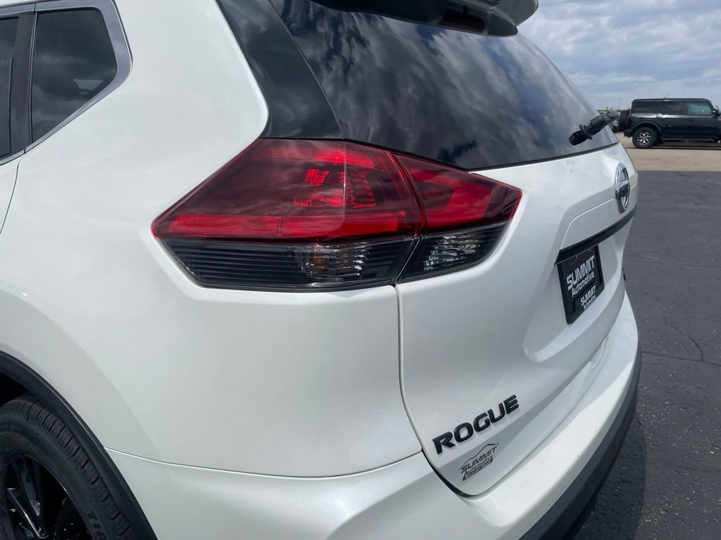 Used 2018 Nissan Rogue SV AWD/4WD image 36