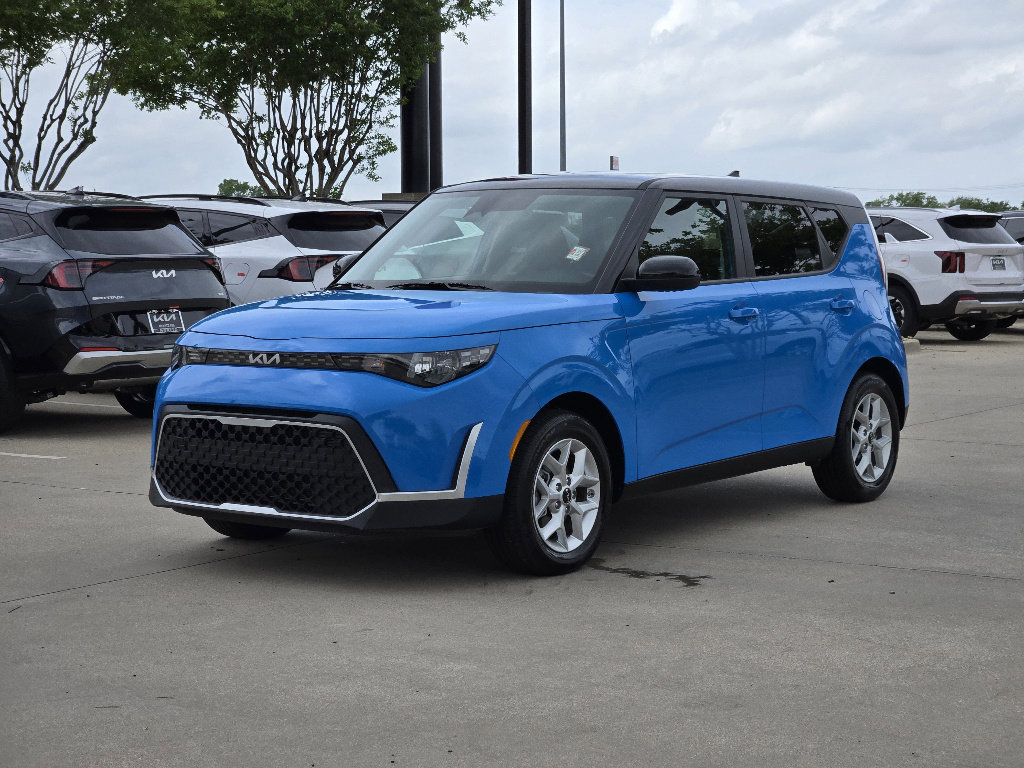 Certified 2025 Kia Soul S image 2