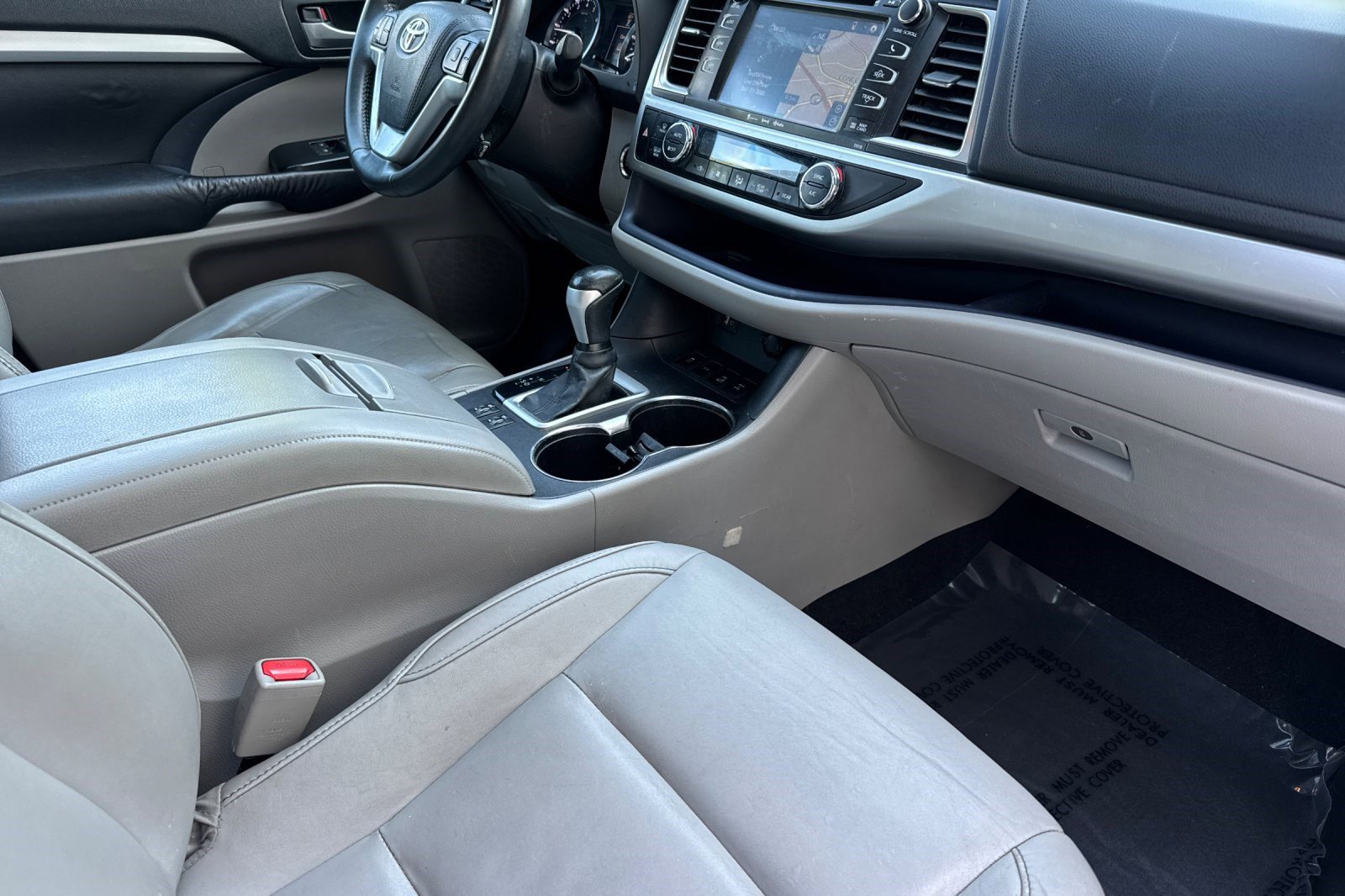Used 2016 Toyota Highlander XLE AWD/4WD image 32