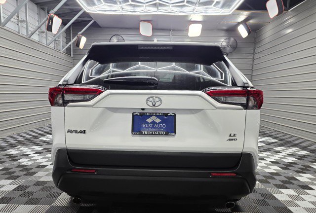 Used 2025 Toyota RAV4 LE AWD/4WD image 7