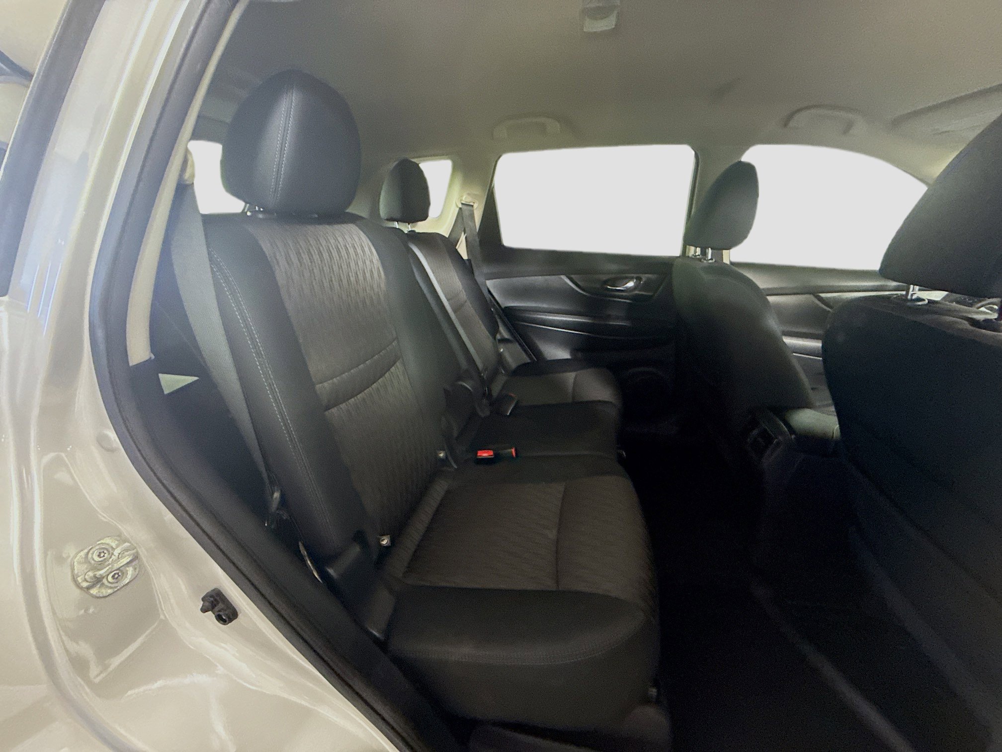 Used 2017 Nissan Rogue SV w/ SV Premium Package image 27