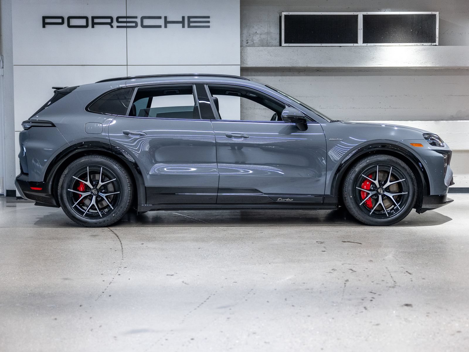 New 2026 Porsche Cayenne Turbo AWD/4WD image 9
