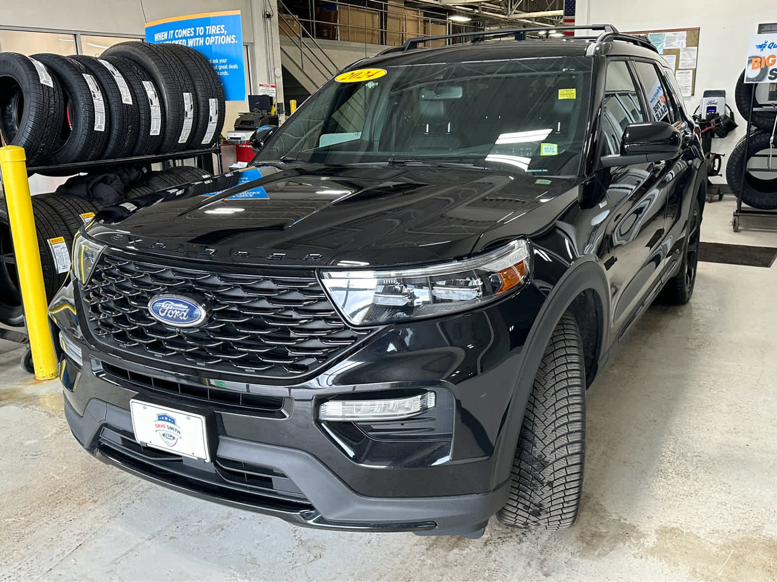 Used 2024 Ford Explorer ST-Line w/ Class IV Trailer Tow Package AWD/4WD image 4