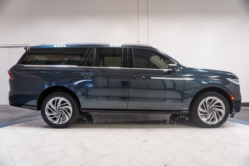 Used 2025 Lincoln Navigator L Reserve AWD/4WD image 38