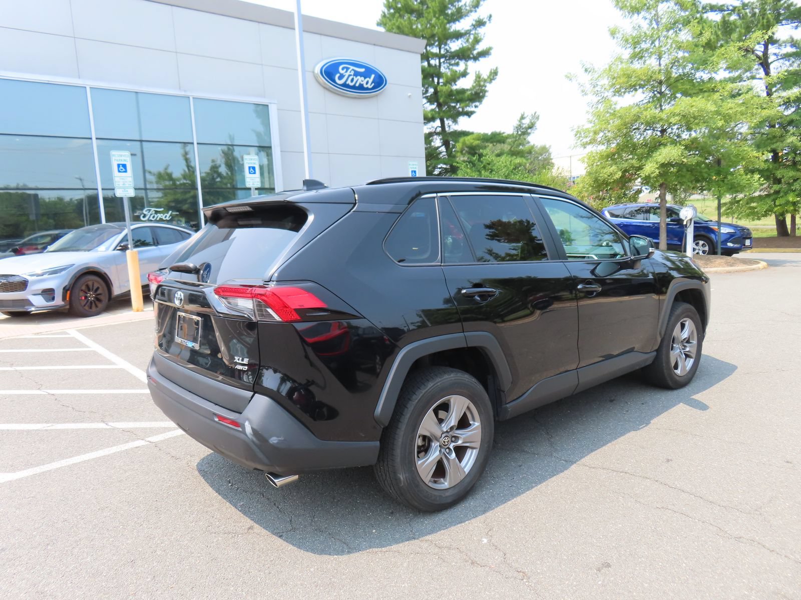 Used 2024 Toyota RAV4 XLE w/ Weather Package AWD/4WD image 5