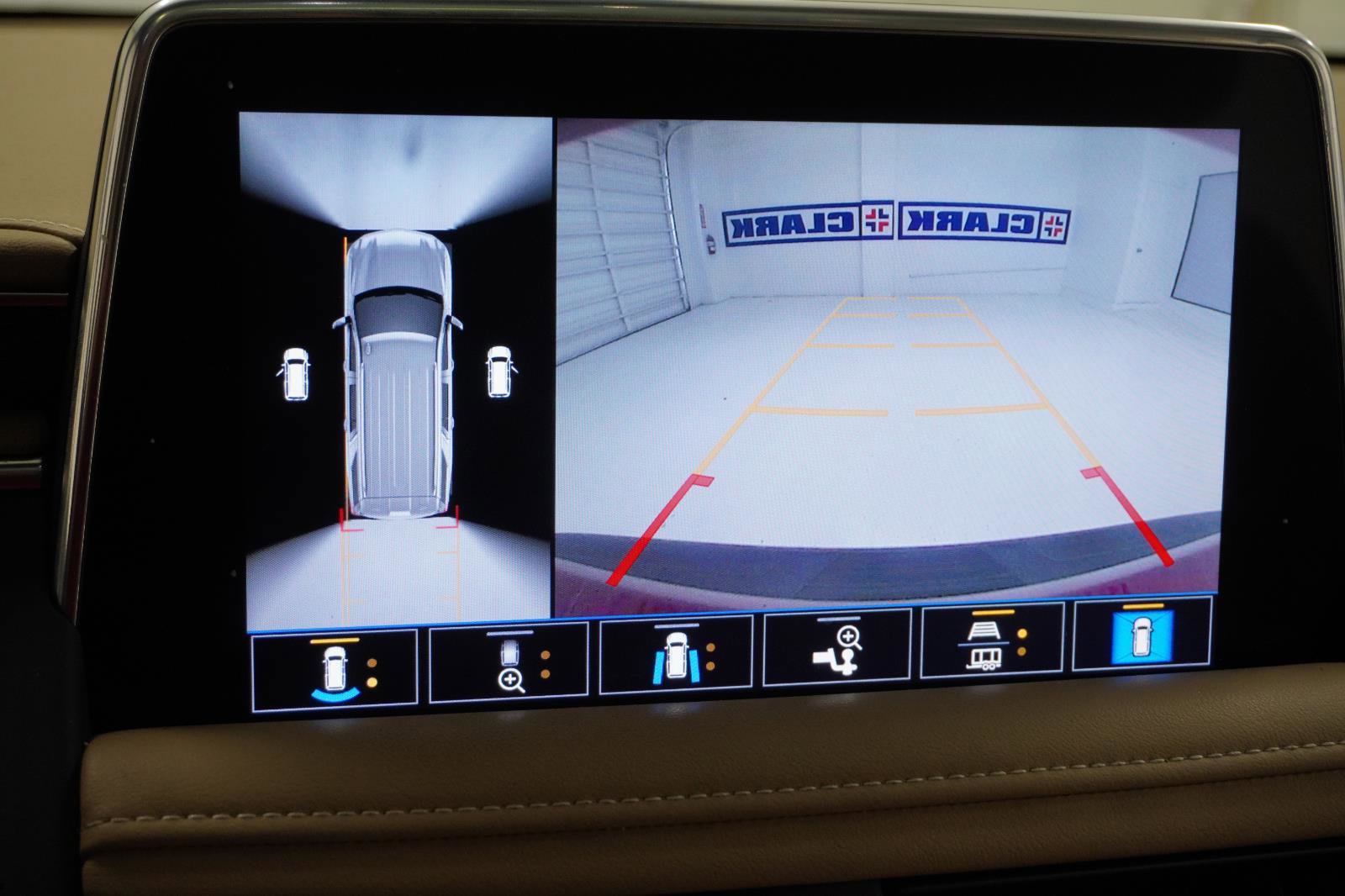 Used 2021 Chevrolet Suburban Premier w/ Premium Package image 30