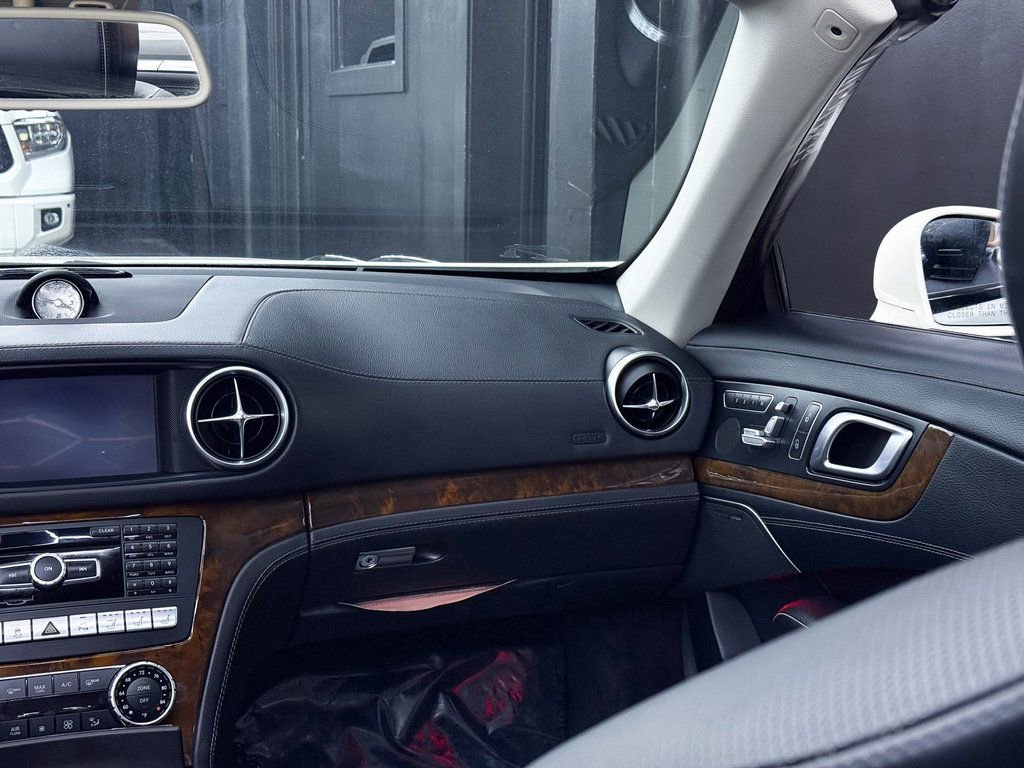 Used 2013 Mercedes-Benz SL 550 w/ Premium Pkg image 16