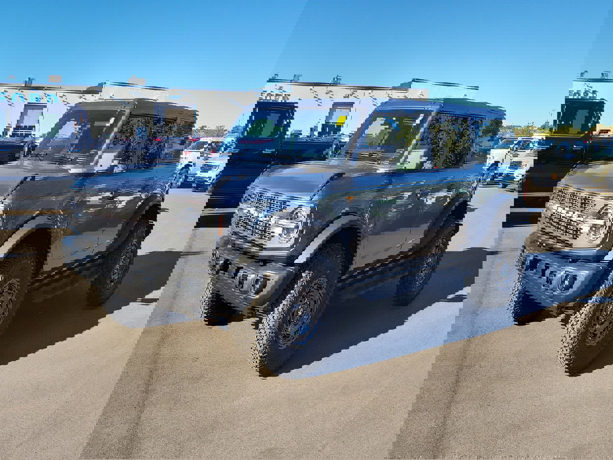 New 2025 Ford Bronco Badlands image 2