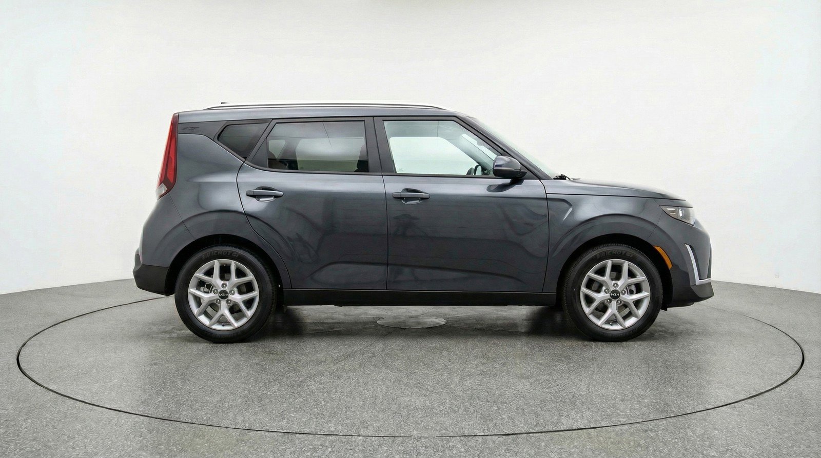 Used 2025 Kia Soul LX w/ LX Technology Package image 11