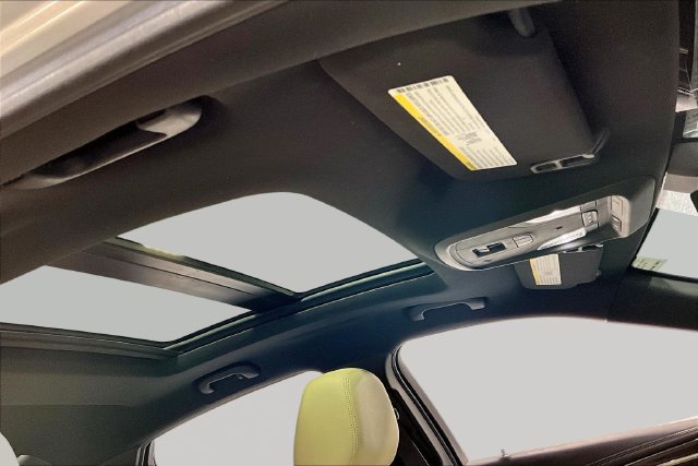 Used 2017 Chevrolet Impala Premier w/ Enhanced Convenience Package FWD image 4