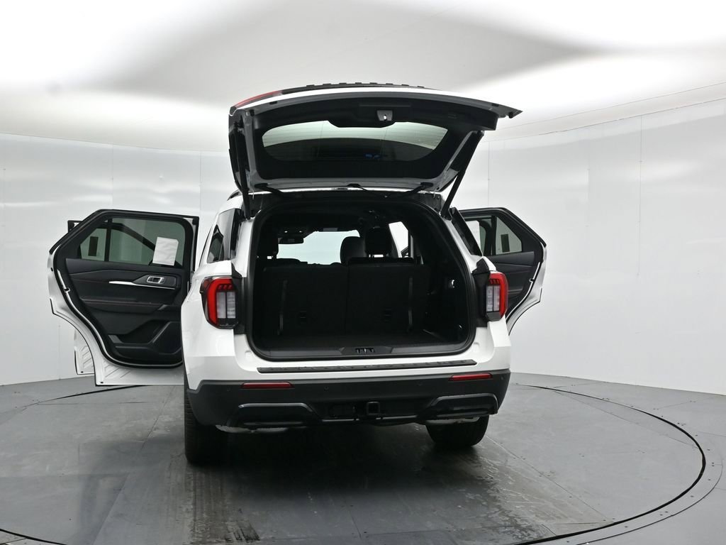 New 2026 Ford Explorer ST-Line w/ ST-Line Street Pack RWD image 34