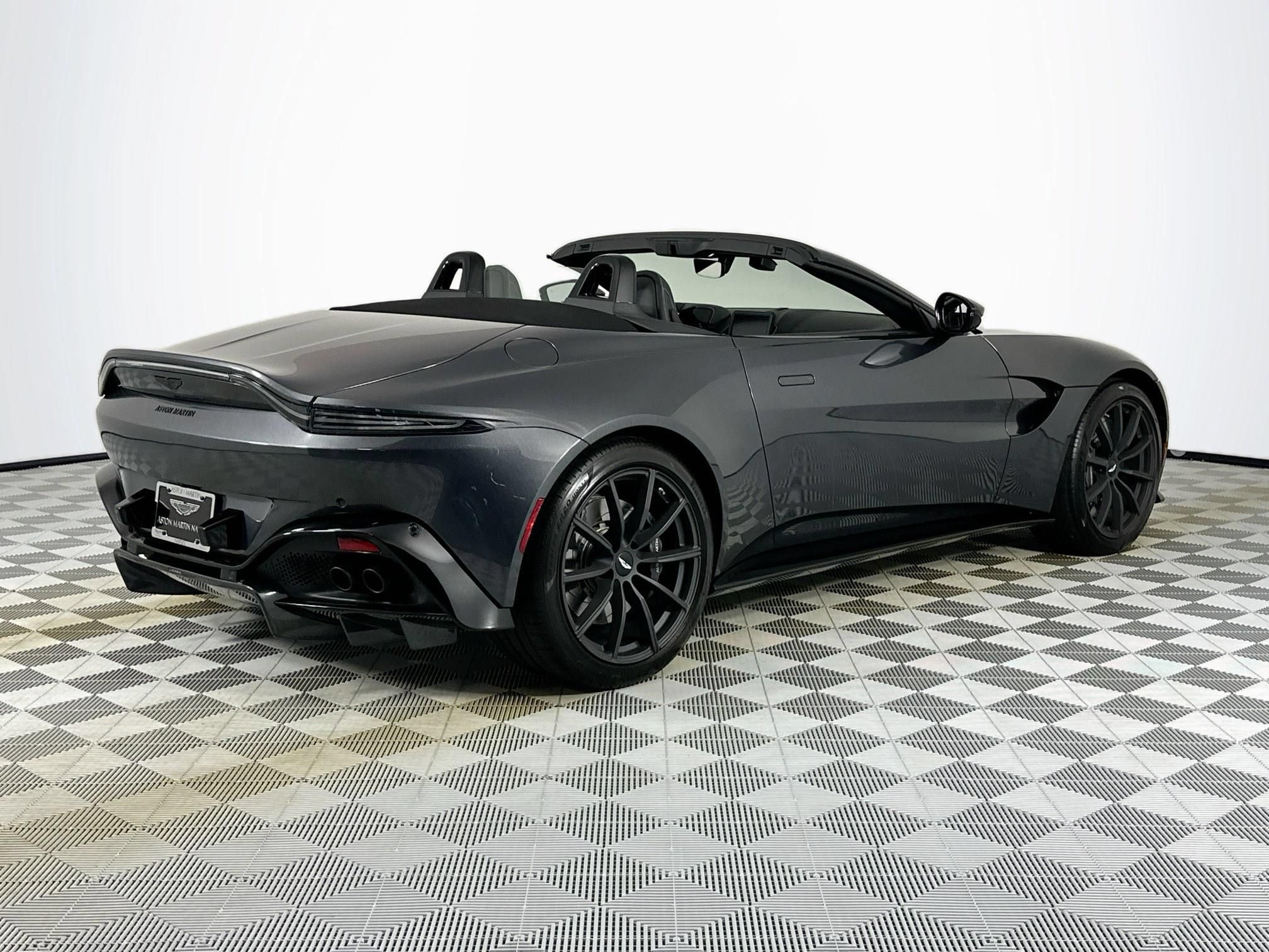 Used 2021 Aston Martin V8 Vantage Roadster RWD image 15